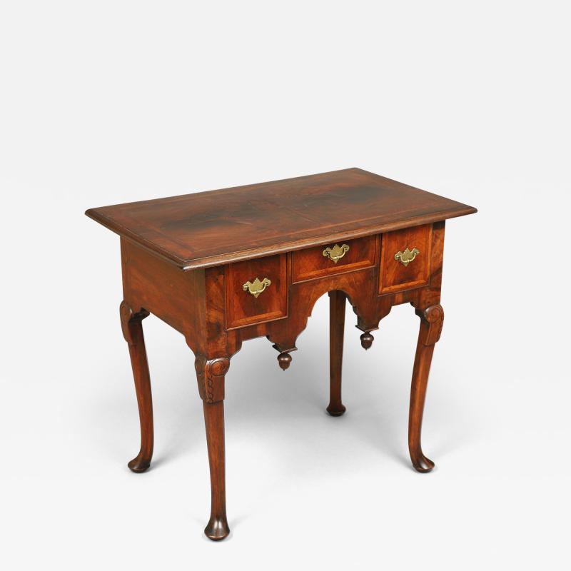 Queen Anne Veneered Dressing Table