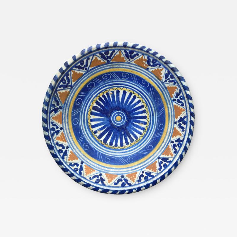 Rare Dutch Maiolica plate with stylized flower early 17th centruy