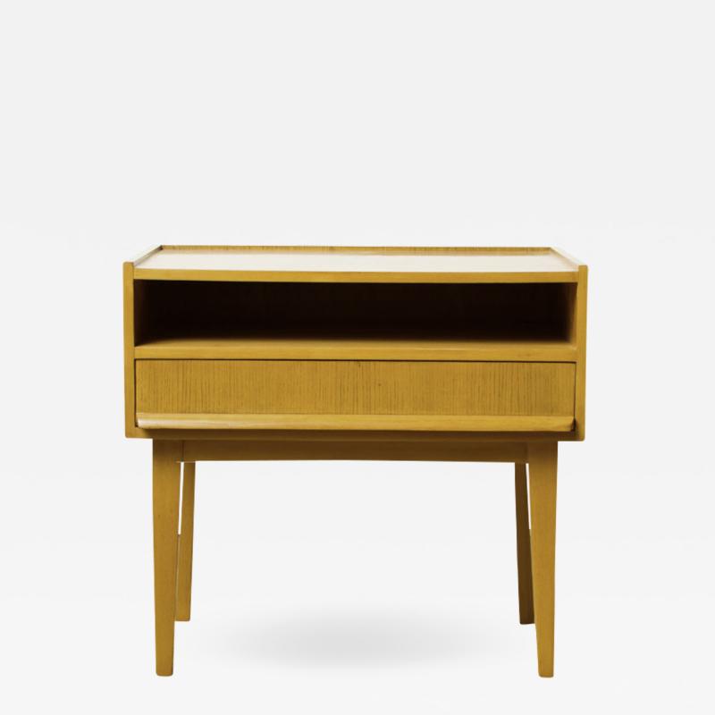 Russel Wright A mid century modern Russel Wright one drawer side cabinet circa 1950