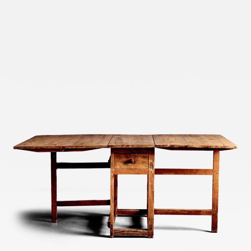 Rustic Slagbord Drop Leaf Table in Pine with two folding Leaves