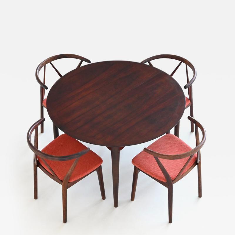 Scandinavian extendable oval shaped dining table rosewood Denmark 1960