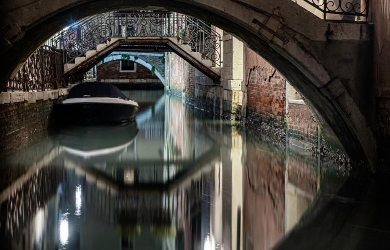 Scene of Venice on Aluminum