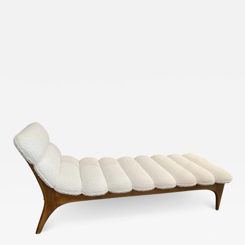 Sculptural Boucle Chaise Longue in the style of Vladimir Kagan