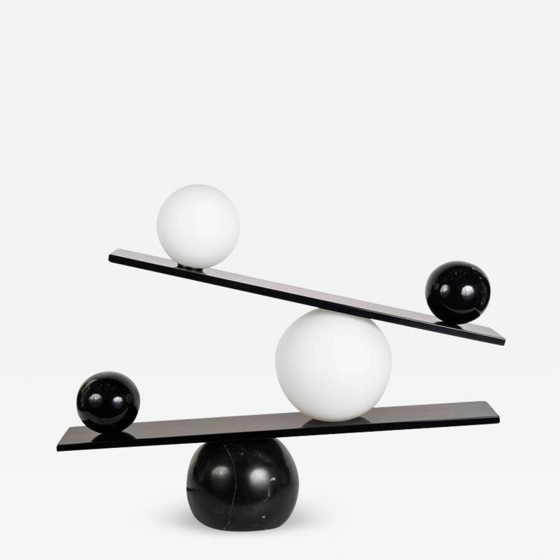 Sculptural balance table lamp