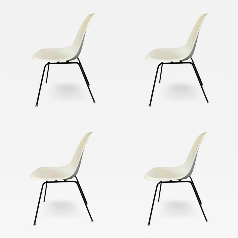 Set of 4 Vintage White Fiberglass Eames Chairs by Herman Miller