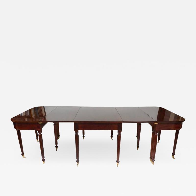 Sheraton Solid Mahogany Extending Dining Table Boston circa 1810