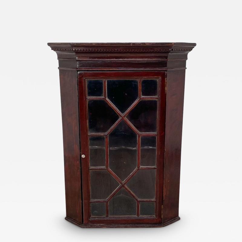 Small Georgian Corner Cabinet in Mahogany circa 1830