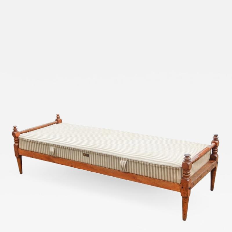 Spindle Workman s Daybed