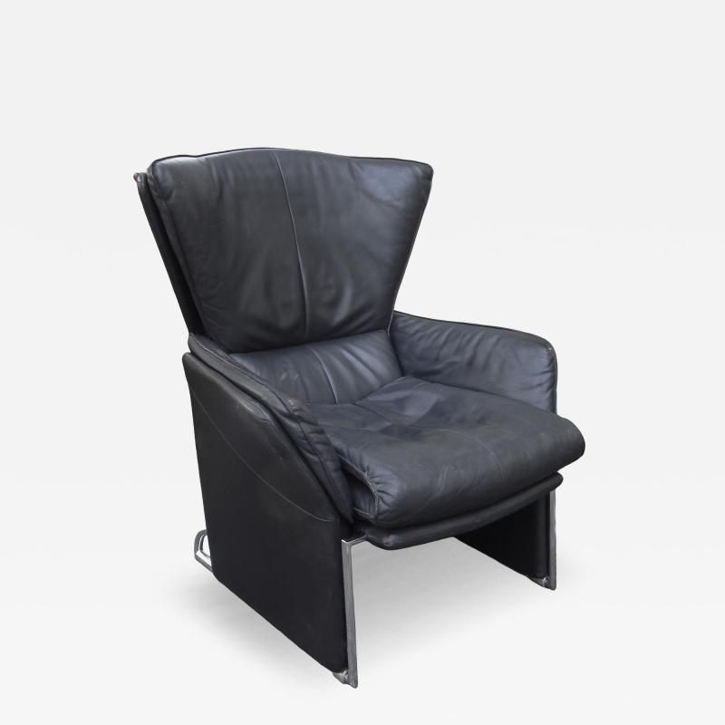 The Unus Armchair