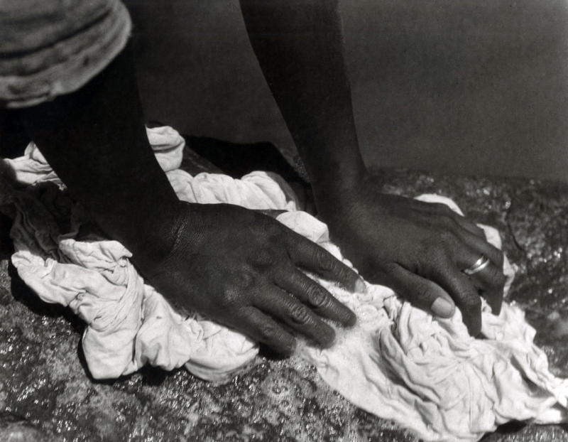 Tina Modotti Manos de una lavandera A Washer Womans Hands 1927 Printed 1977