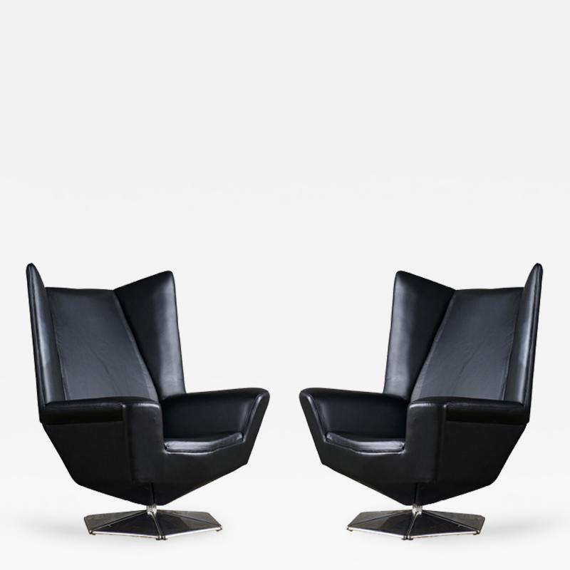 Voitto Haapalainen Pair of Voitto Haapalainen Prisma Lounge Chairs