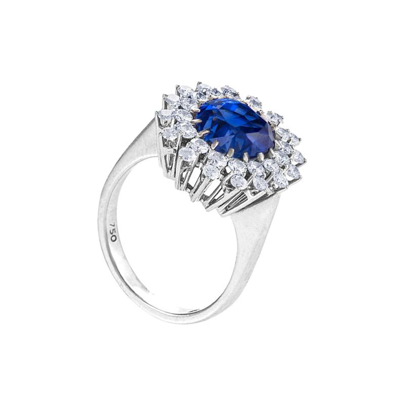 White Gold Ring with Sapphire and Diamonds