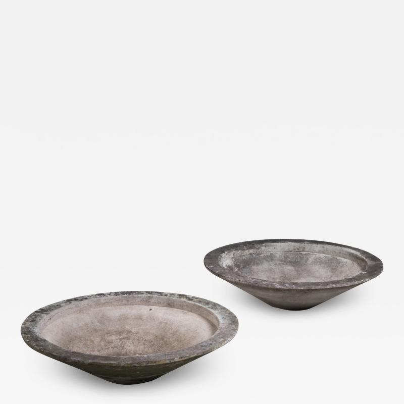 Willy Guhl Pair of large round Eternit outdoor planters by Willy Guhl