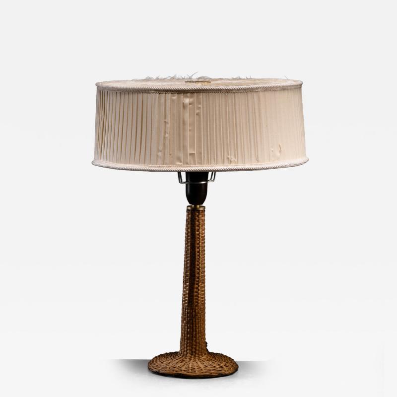 Woven wicker table lamp
