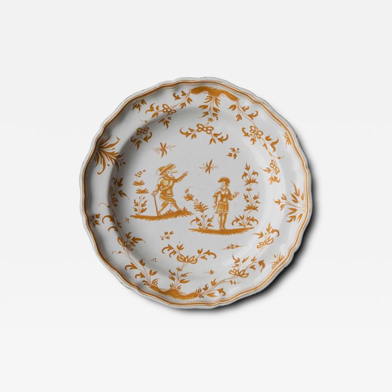 YELLOW AND WHITE FAIENCE DE MOUSTIERS SERVING PLATE WITH SHAPED RIM