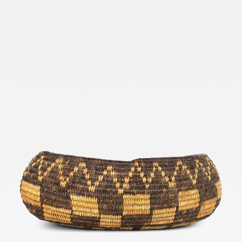 Yavapai or possibly Western Apache antique oval basket