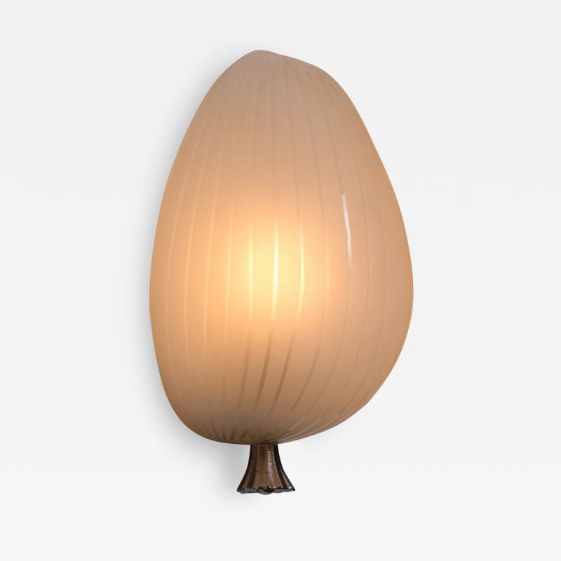 Elegant single Art Deco wall lamp with striped glass