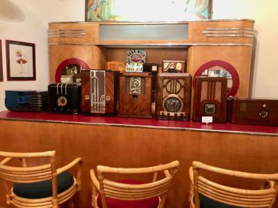  American Bosch American Bosch model 854T 1939 The Largest Tombstone Radio