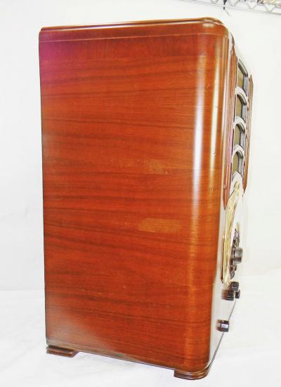  American Bosch American Bosch model 854T 1939 The Largest Tombstone Radio