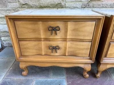  American of Martinsville Delightful Pair French Provincial Marble Top Night Stands Brass Bow Pulls