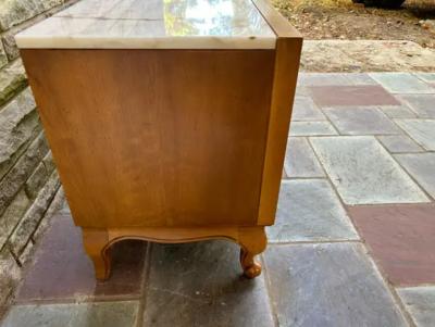  American of Martinsville Delightful Pair French Provincial Marble Top Night Stands Brass Bow Pulls