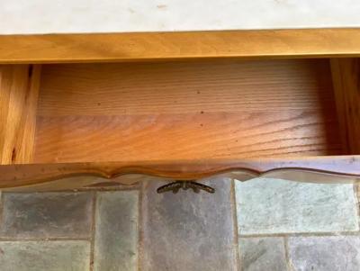  American of Martinsville Delightful Pair French Provincial Marble Top Night Stands Brass Bow Pulls