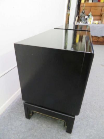 American of Martinsville Pair of Chinoiserie Style Asian Modern Lacquered Nightstands Mid Century