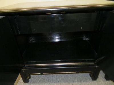  American of Martinsville Pair of Chinoiserie Style Asian Modern Lacquered Nightstands Mid Century