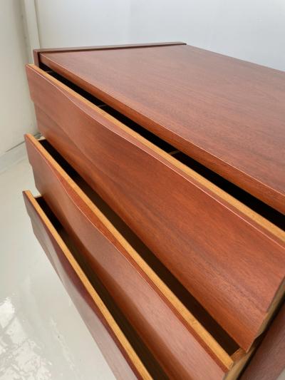  American of Martinsville Pair of Mid Century Modern American of Martinsville Chest of Drawers 