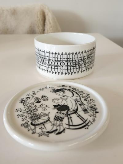  Arabia Lidded Dish from the Emilia series by Raija Uosikkinen