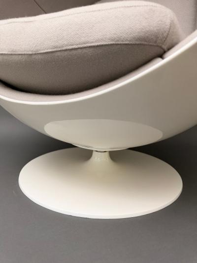  Asko Original Asko Ball Chair Eero Aarnio White and Gray Finland 1960s