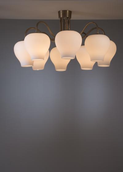  B hlmarks AB Bohlmarks Bohlmarks chandelier in brass with 8 opaline glass shades
