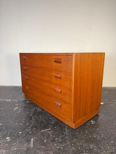 B rge Mogensen Borge Mogensen B rge Mogensen 4 Drawer Teak Dresser Circa 1950s