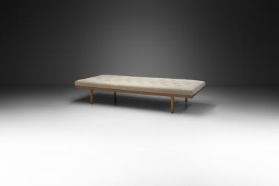  B rge Mogensen Borge Mogensen B rge Mogensen Oak Daybed Model 190 for Fredericia Denmark 1950s