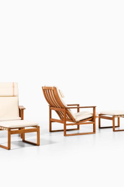 B rge Mogensen Borge Mogensen Pair of Easy Chairs with Stools in Oak and Brass by B rge Mogensen 1950s