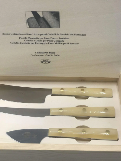  BERTI SET OF 3 CHEESE KNIVES IN WHITE LUCITE