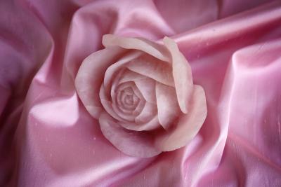  Barberini Gunnell Decorative Sculpture Ornament Rose Blossom Solid Block Rose Quartz Hand Carved