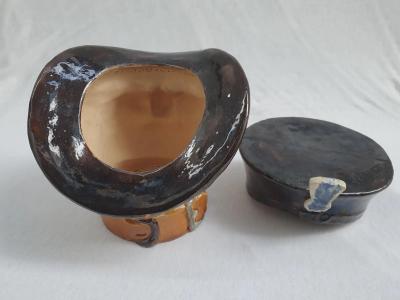  Bordallo Pinhiero Portuguese Palissy majolica box Quality and beautiful piece 