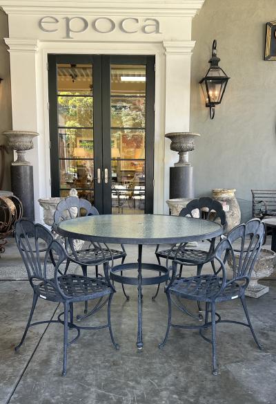  Brown Jordan Furniture Vintage Brown Jordan Aluminum Outdoor Round Table with Four Chairs