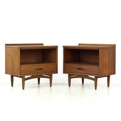  Broyhill Furniture Broyhill Sculptra Mid Century Walnut Nightstand Pair