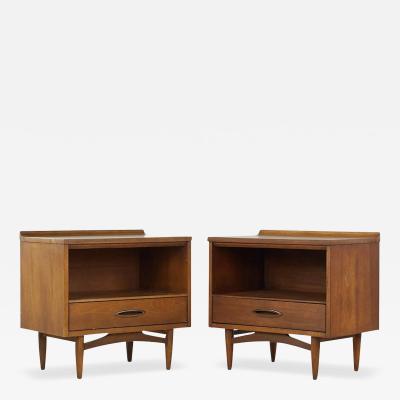  Broyhill Furniture Broyhill Sculptra Mid Century Walnut Nightstand Pair