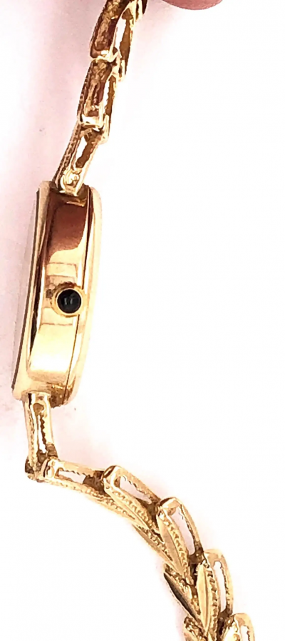  Bulova Vintage 14 Karat Yellow Gold Bulova Wristwatch Quartz Ronda 4 Jewels