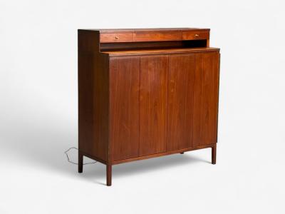  Calvin Furniture Calvin Group Calvin Mid Century Paul McCobb American Modern Walnut Highboy Dresser USA 1970s