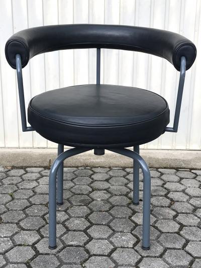  Cassina Set of Six Cassina Swivel Arm Chairs LC7 by Le Corbusier Perriand Jeanneret