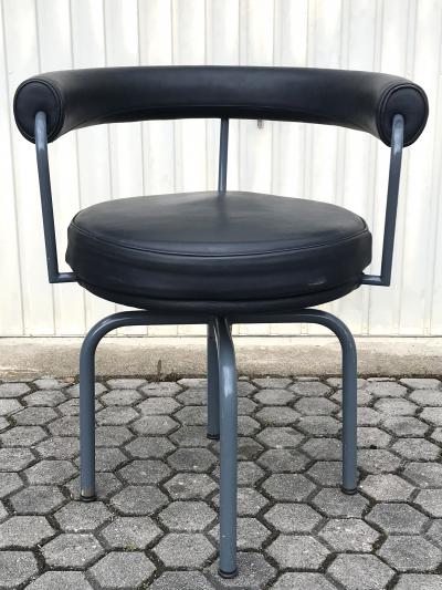  Cassina Set of Six Cassina Swivel Arm Chairs LC7 by Le Corbusier Perriand Jeanneret