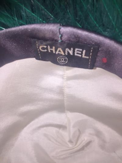  Chanel CHANEL EMERALD FEATHER HAT WITH SIGNATURE BLACK SEQUIN ROSE
