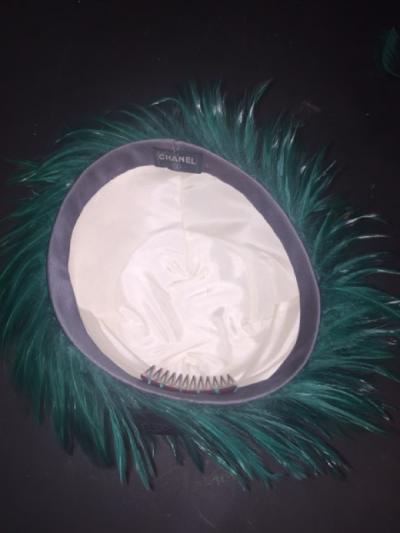  Chanel CHANEL EMERALD FEATHER HAT WITH SIGNATURE BLACK SEQUIN ROSE