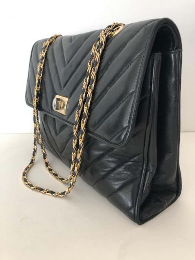  Chanel Pocketbook Fine Quilted Black Leather with Extra Long Chain Classic Chic