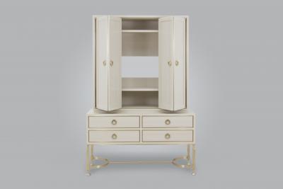  Chapter Verse White Chest on Stand