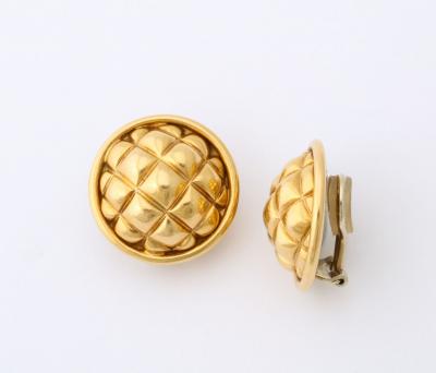  Chaumet Chaumet 18 K Quilted Clip Earrings